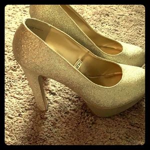 Gold shimmer platform pumps
